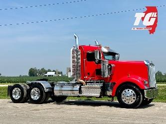 Kenworth W900