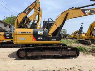 CAT 323 D