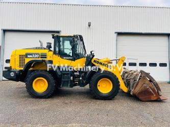 Komatsu WA320