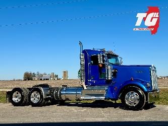 Kenworth W900