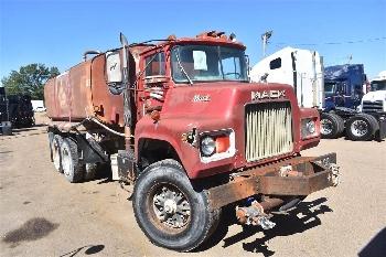 Mack DM685S