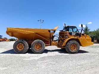 CAT 735