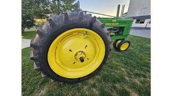 John Deere B