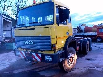 Iveco 330-26