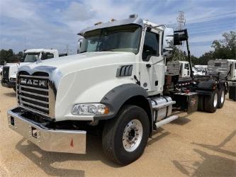 Mack GR64B