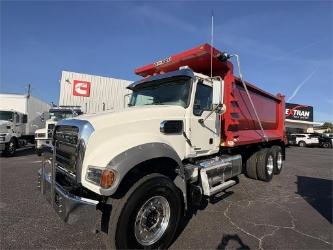 Mack GR64F