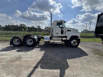 Mack PI64T