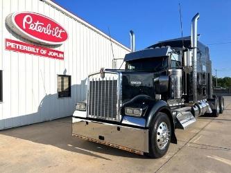 Kenworth W900