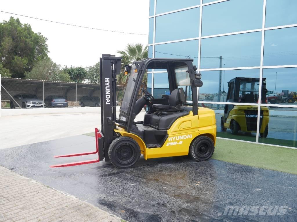 Hyundai 25 D-9 Camiones diesel