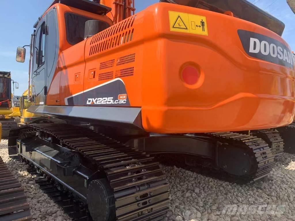 Doosan DX 225 Excavadoras sobre orugas