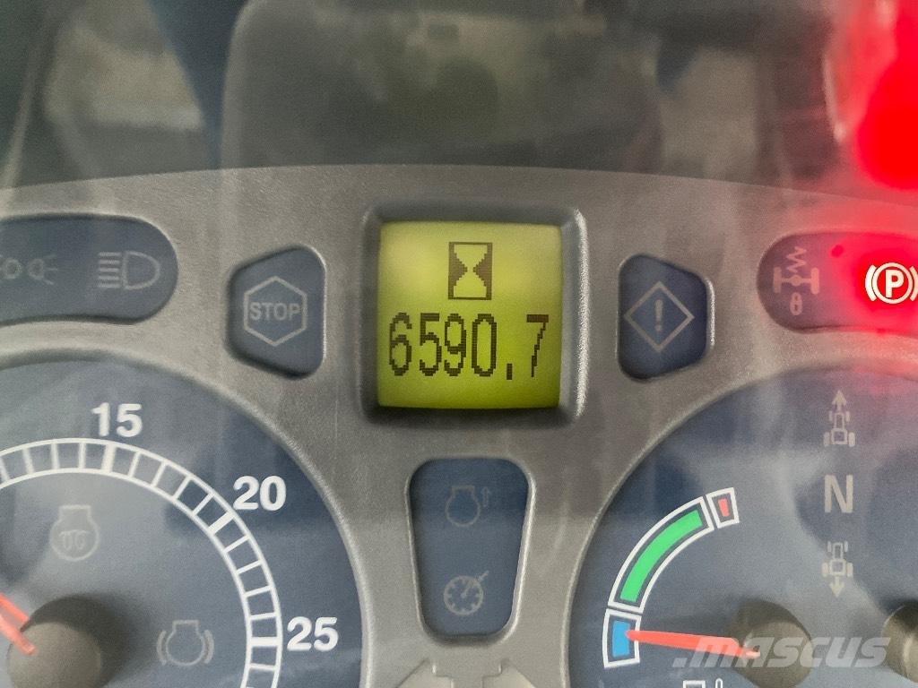 New Holland T 7030 Tractores