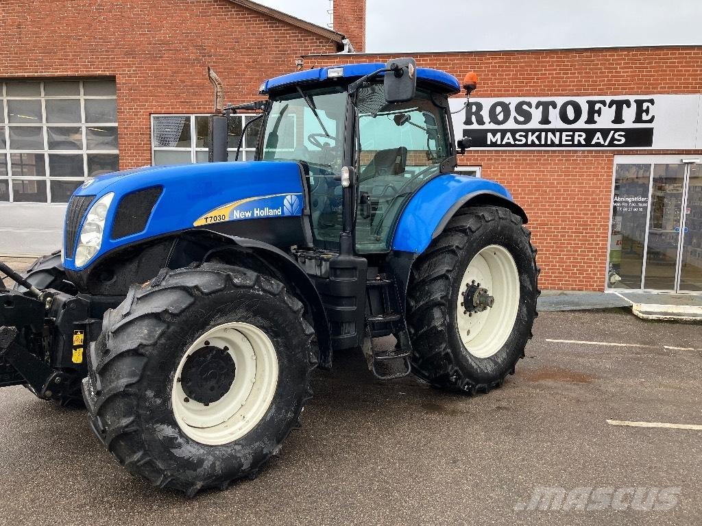 New Holland T 7030 Tractores