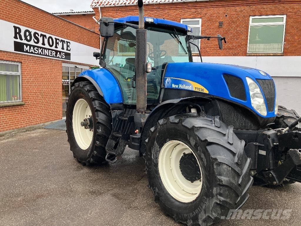 New Holland T 7030 Tractores