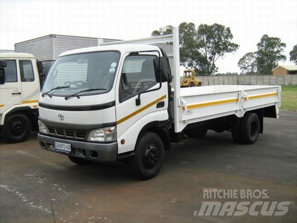 Toyota Dyna 7145 Camiones de cama baja