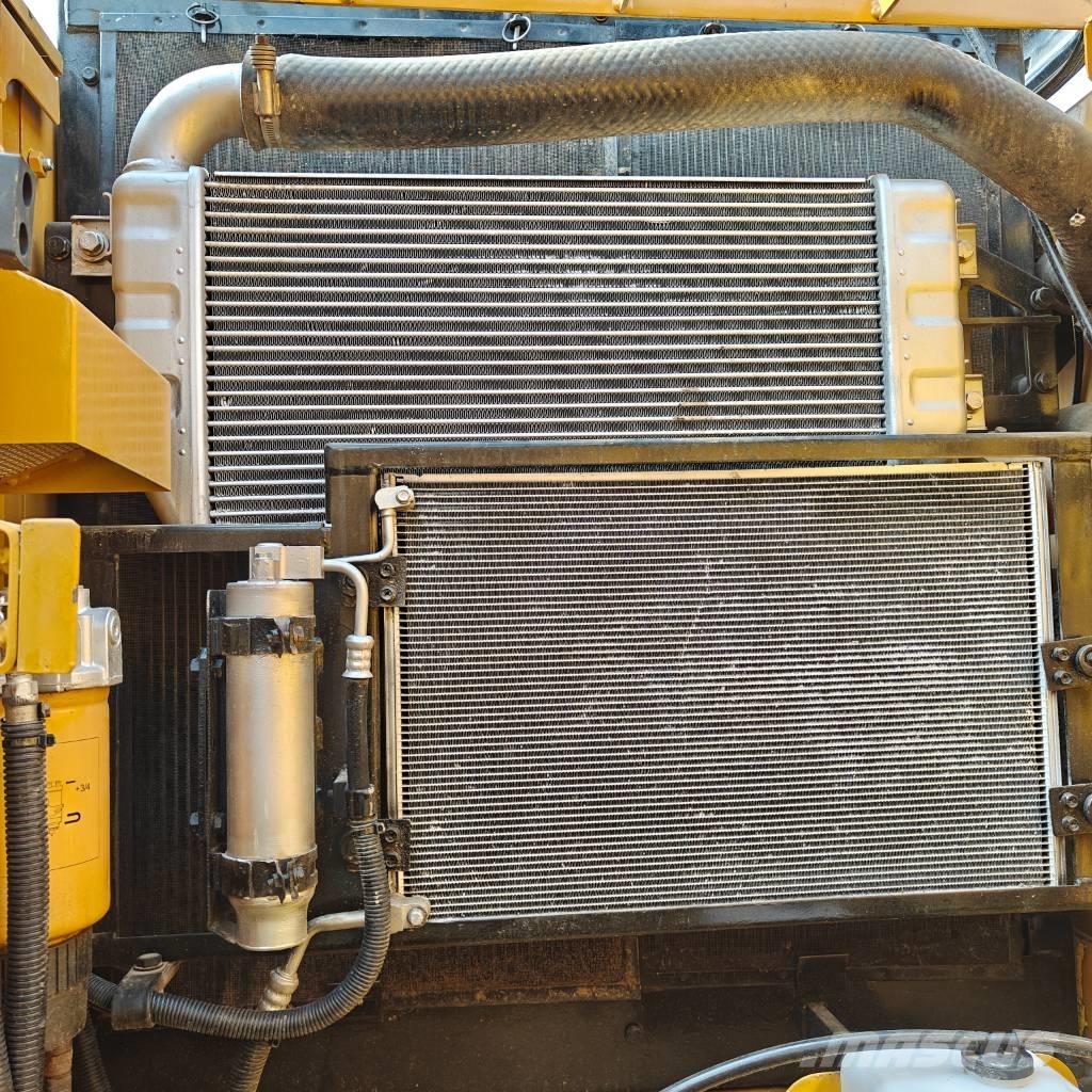 CAT 323D2 Excavadoras sobre orugas