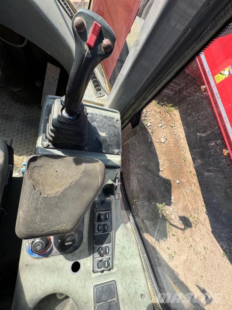 Hitachi LX 210 E Cargadoras sobre ruedas