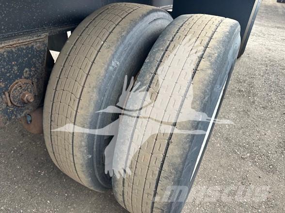 Utility 4000AE Semirremolques de plataformas planas/laterales abatibles