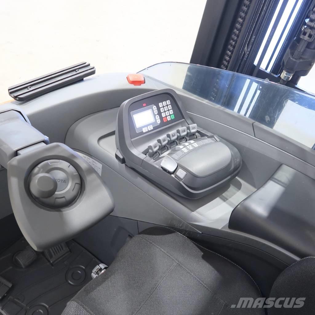 Toyota RRE160H Montacargas de alcance de gran altura