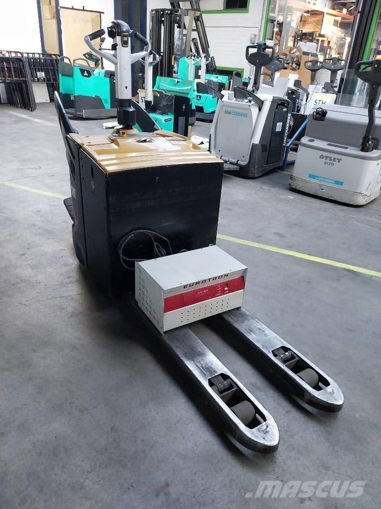 CAT NPV 20 N2 Montacargas con plataformas de baja elevación