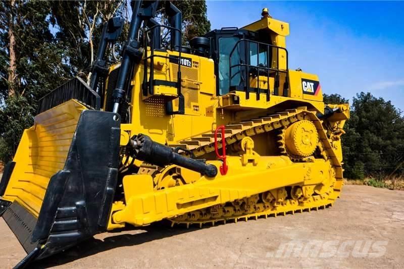 CAT D10T Buldozer sobre oruga