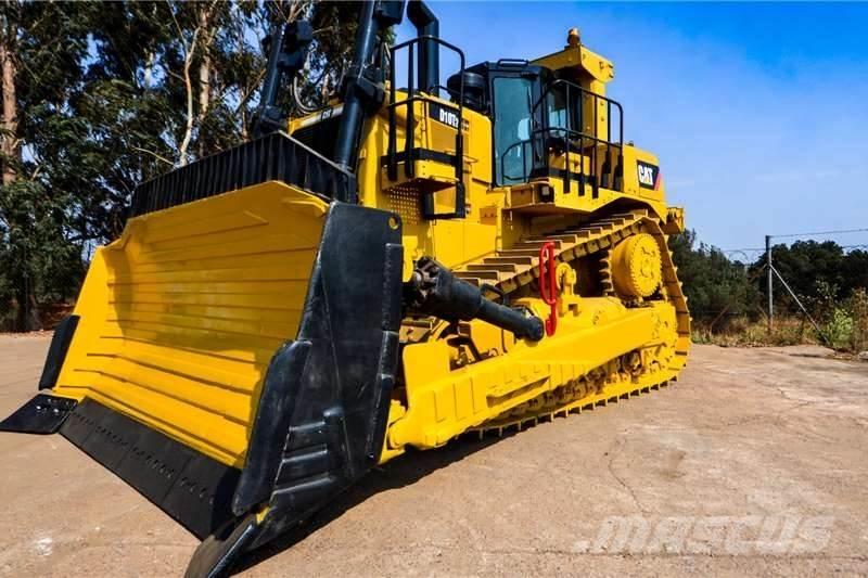 CAT D10T Buldozer sobre oruga