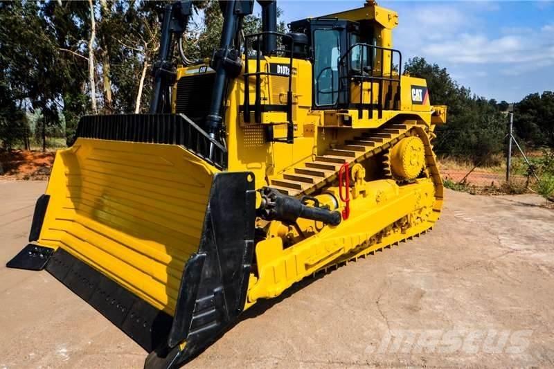 CAT D10T Buldozer sobre oruga