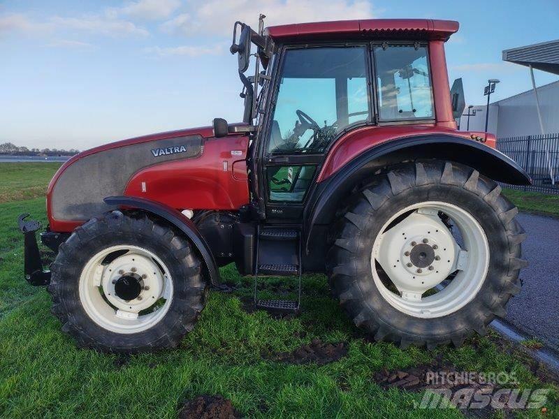 Valtra M 130 Tractores