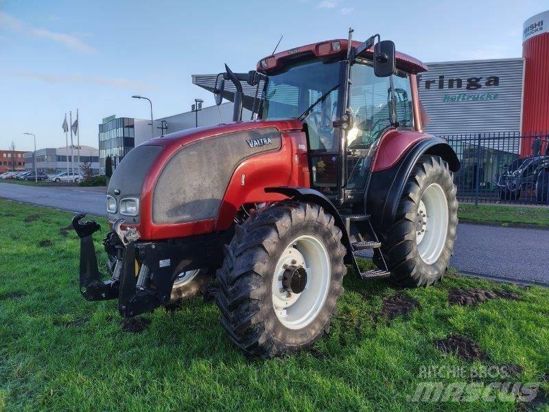 Valtra M 130 Tractores