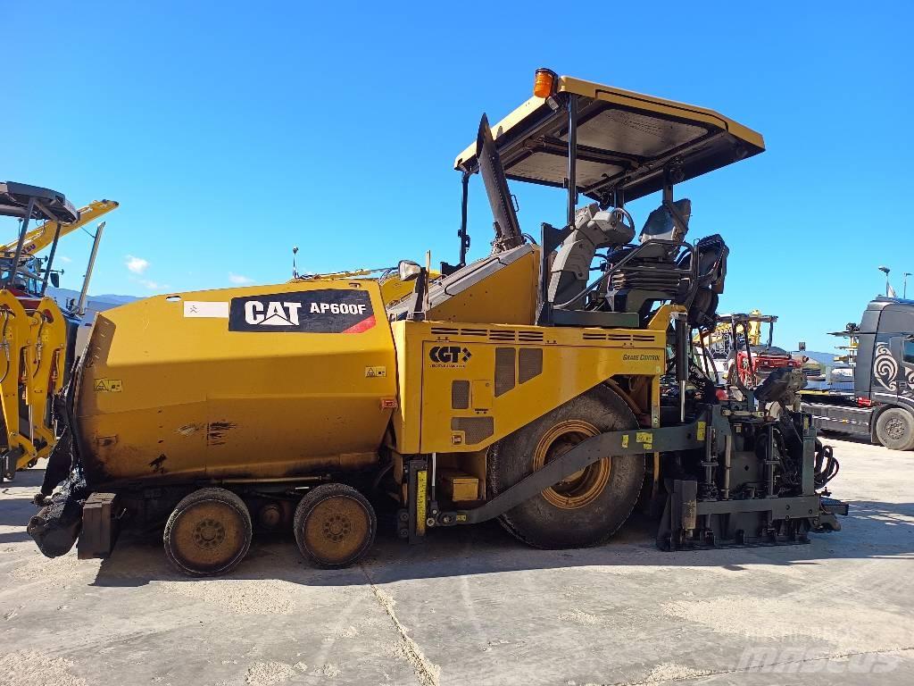 CAT AP 600F Asfaltadoras