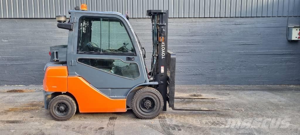 Toyota 8 FDF 25 Camiones diesel