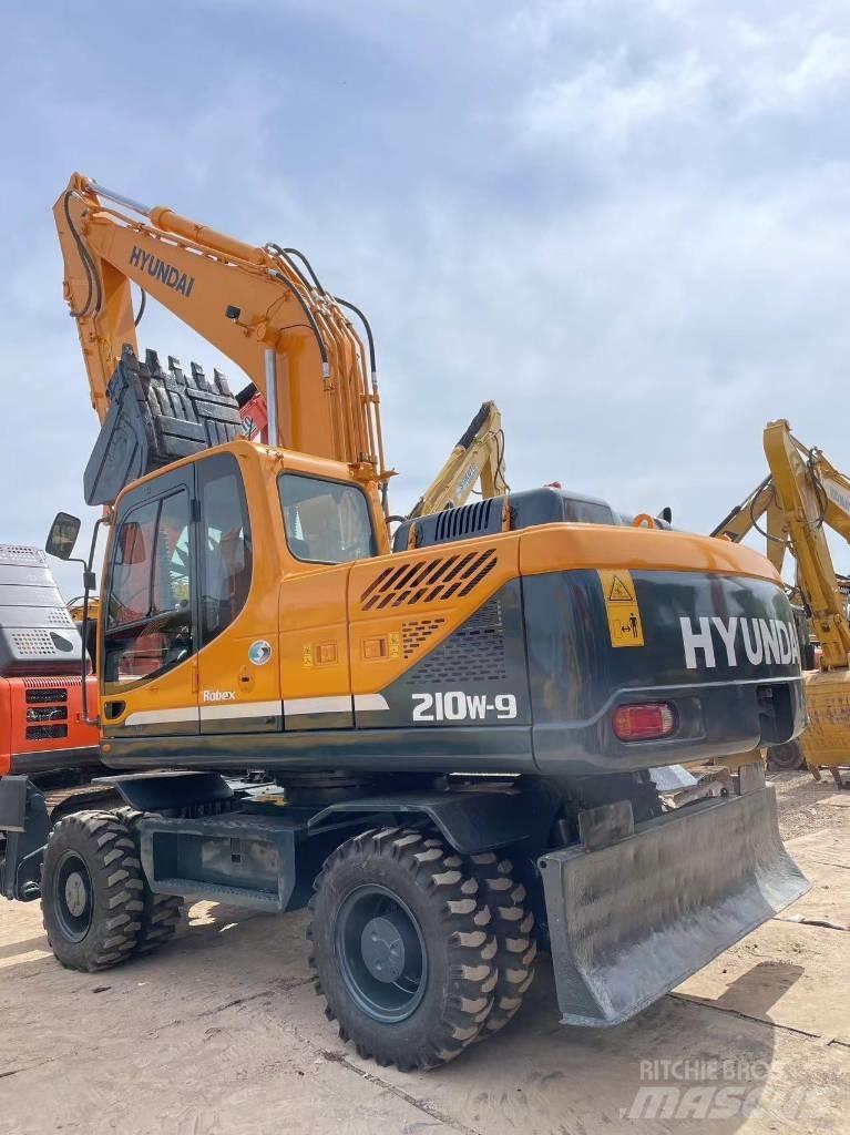 Hyundai R210W-9 Excavadoras de ruedas