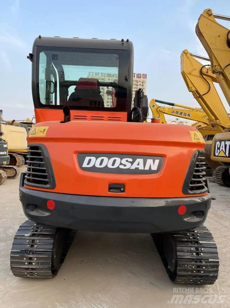 Doosan DX60 Excavadoras sobre orugas