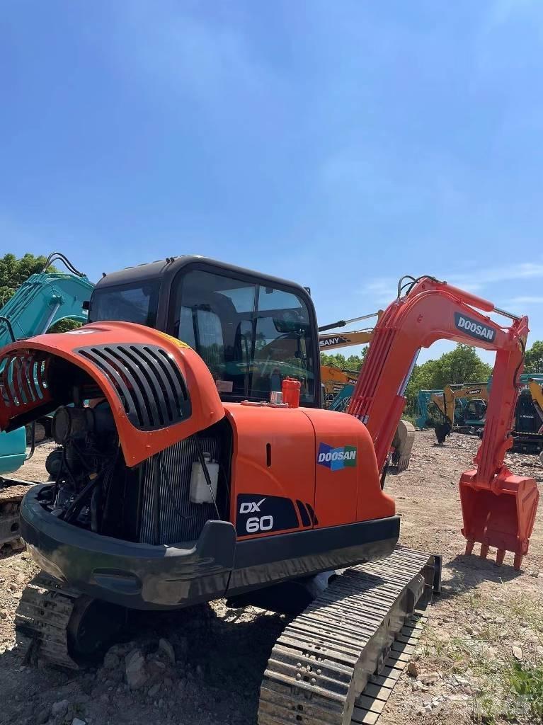 Doosan DX60 Excavadoras sobre orugas