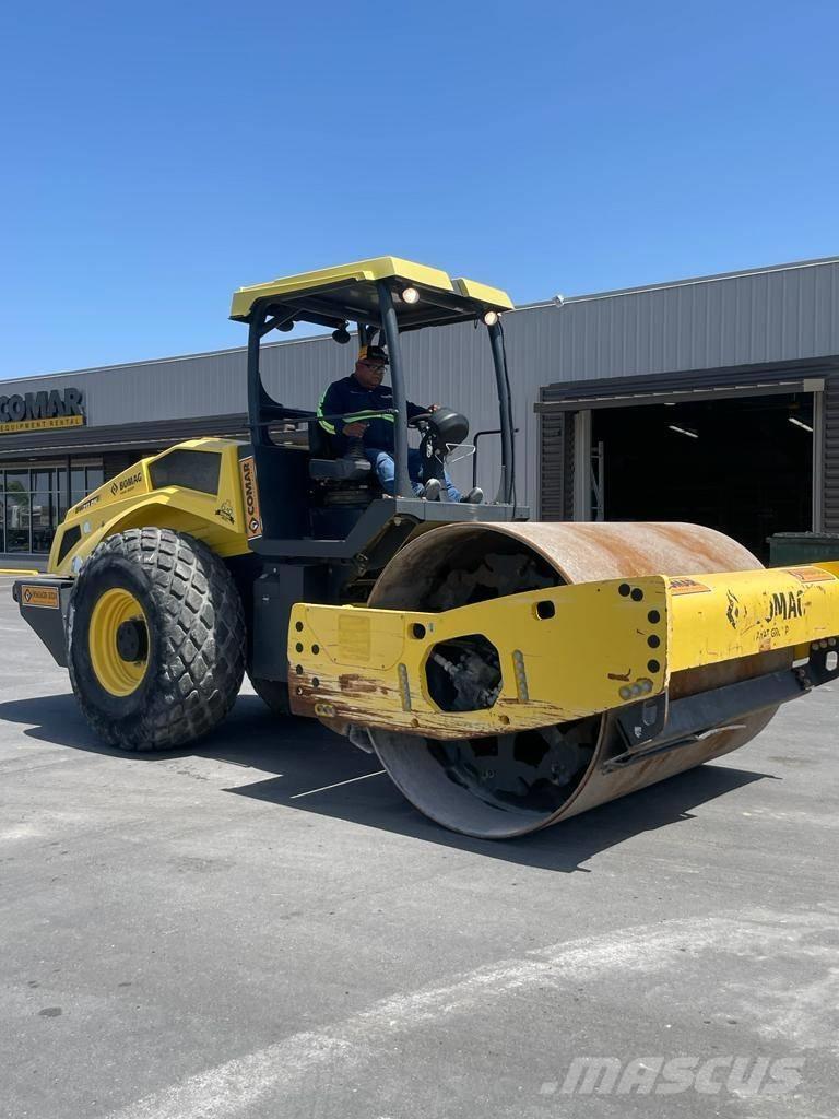 Bomag BW 211 DH-5 Rodillos de un solo tambor