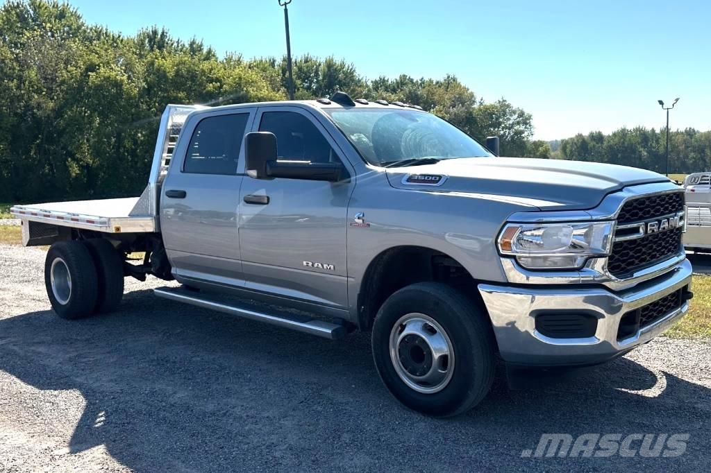RAM 3500 TRADESMAN Camiones de cama baja