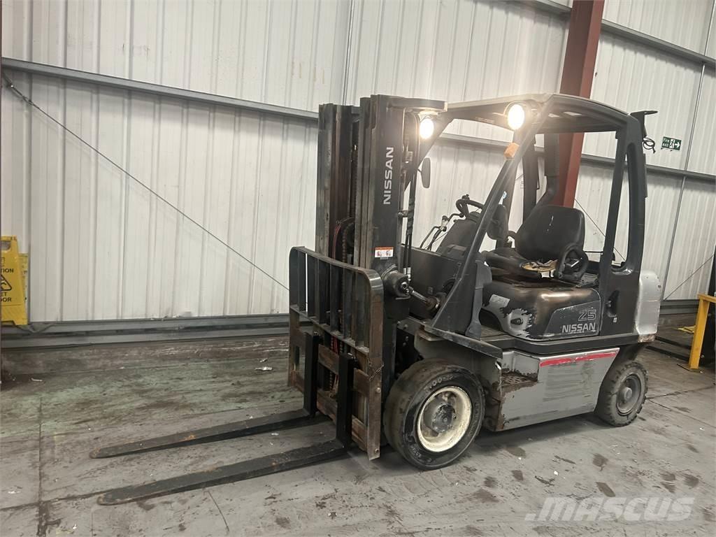 Nissan Y1D2A25Q Camiones diesel