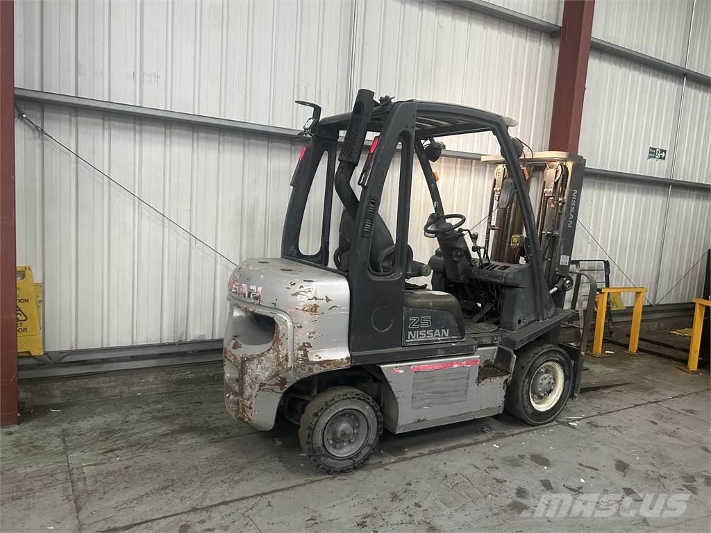 Nissan Y1D2A25Q Camiones diesel