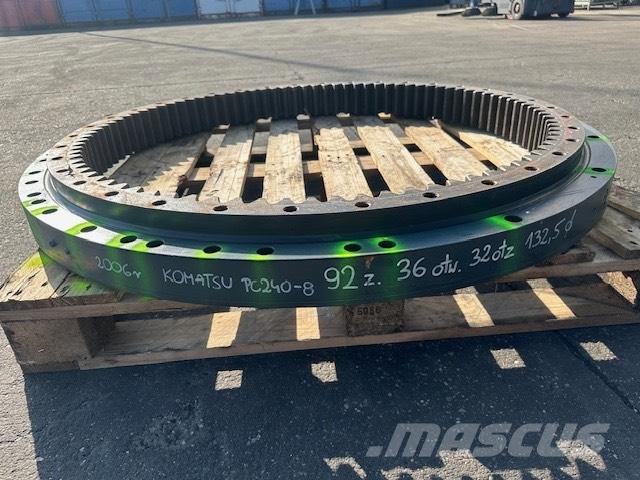 Komatsu PC 240 LC-8 Chasís