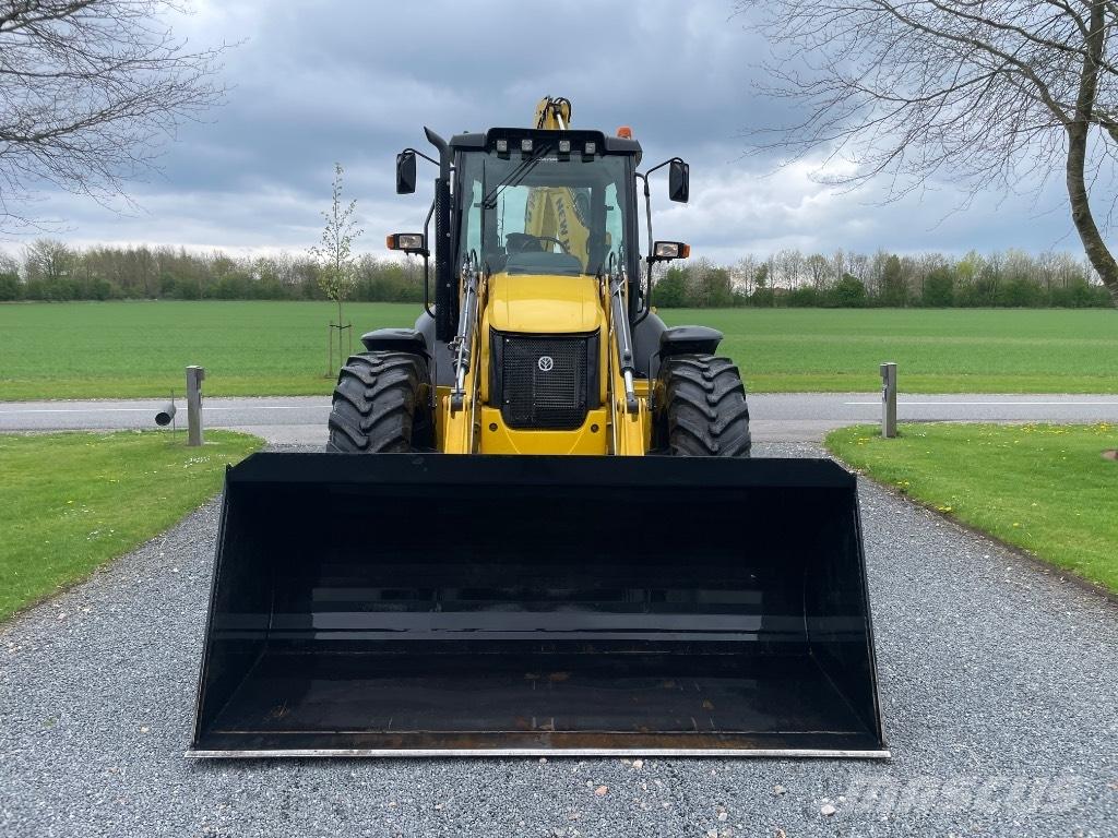 New Holland B115C Retrocargadoras