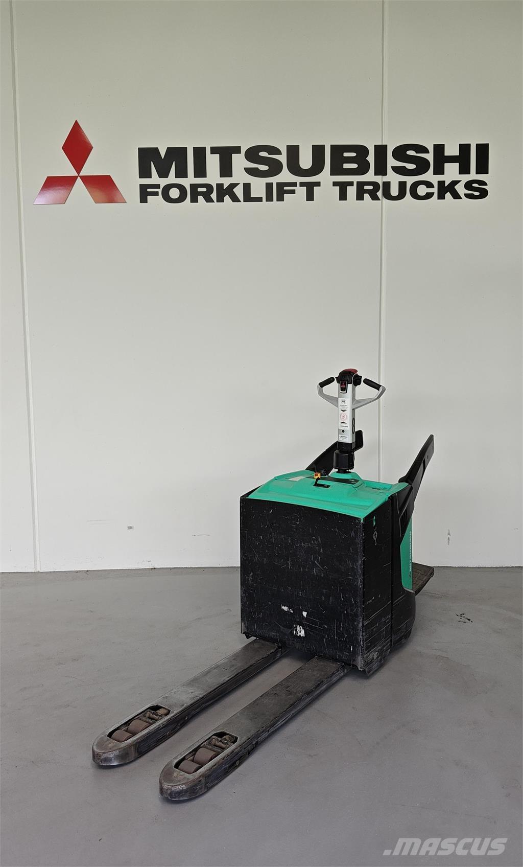 Mitsubishi PBV20N2 Camión con plataforma