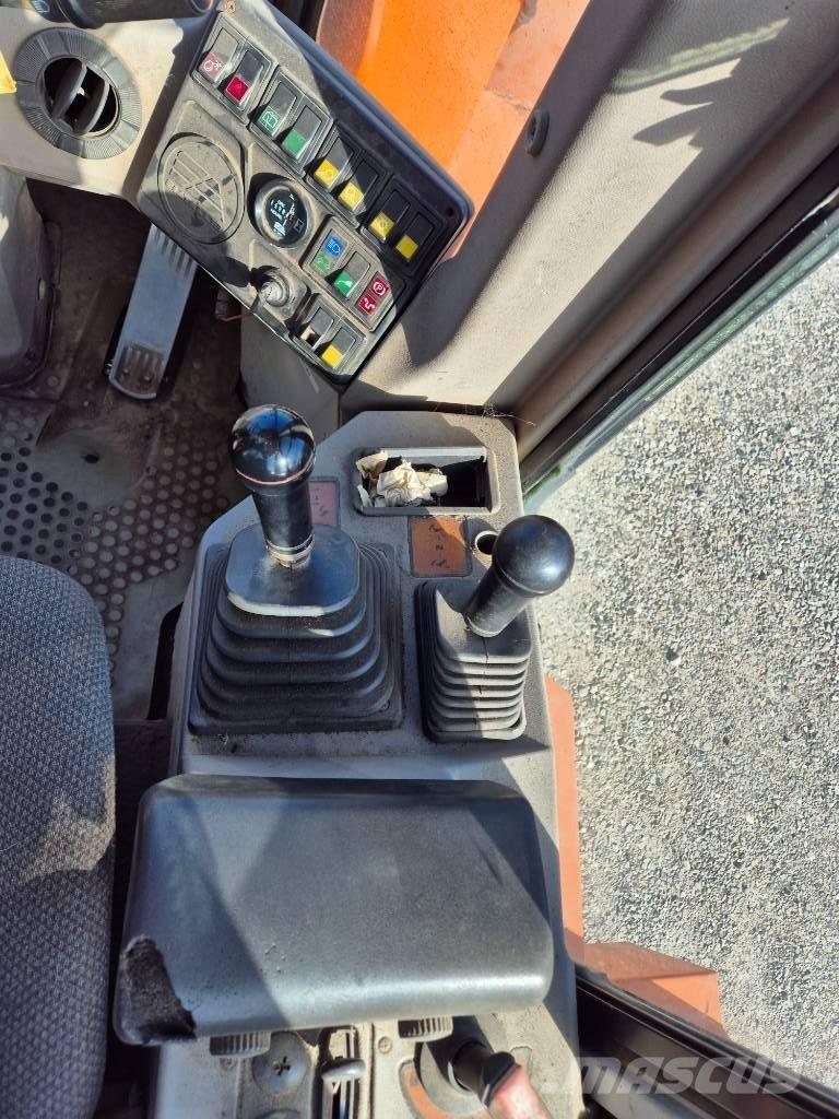 Hitachi FR 130 Cargadoras sobre ruedas