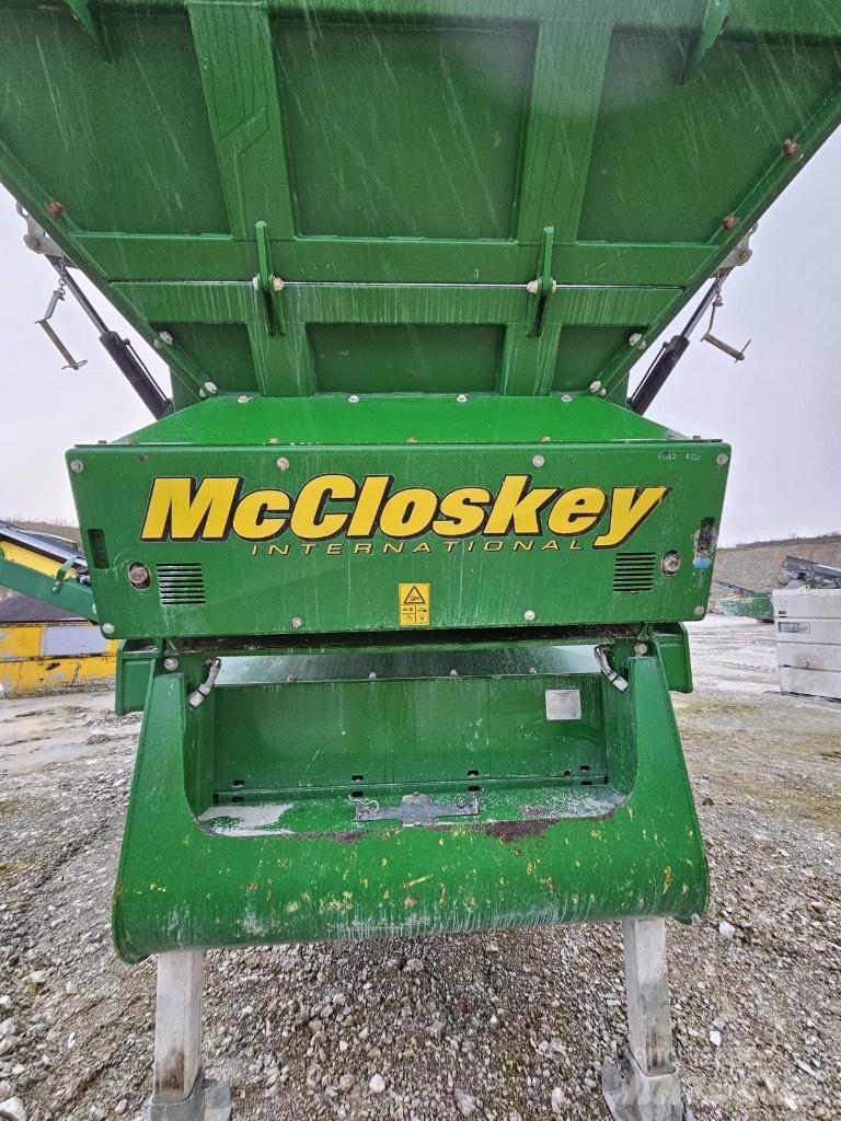 McCloskey R230 Machacadoras