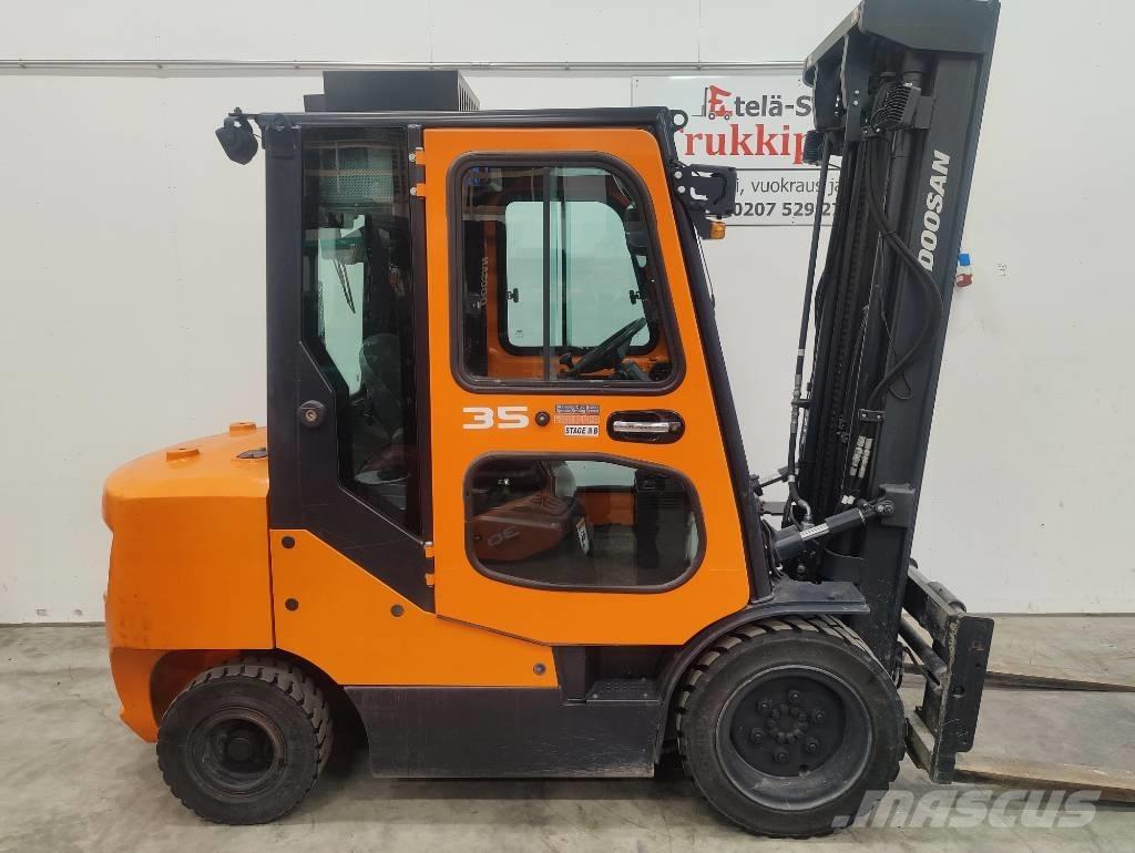 Doosan D 35 C-7 Camiones diesel