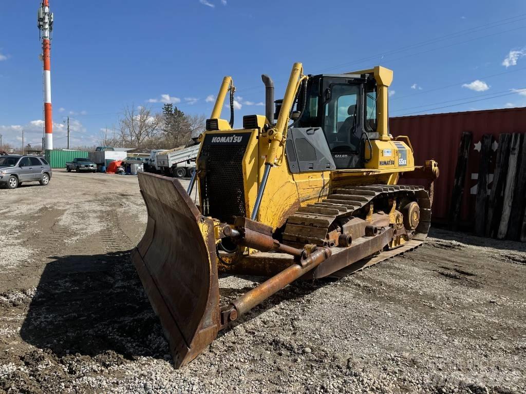 Komatsu D65EX-15 Buldozer sobre oruga