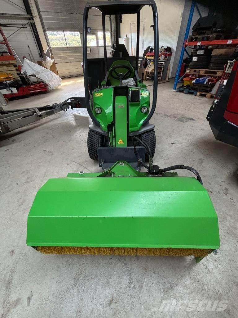 Avant 220 Minicargadoras