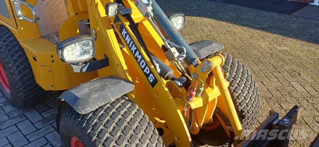 Knikmops KM 130 Minicargadoras