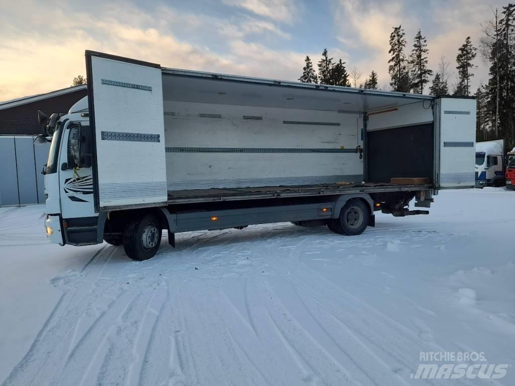 Mercedes-Benz Atego Camiones con caja de remolque