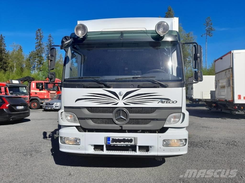 Mercedes-Benz Atego Camiones con caja de remolque