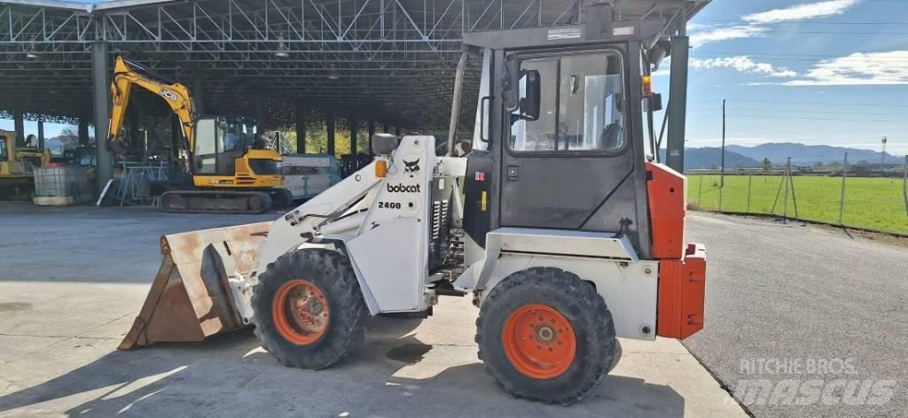 Bobcat 2400 Cargadoras sobre ruedas