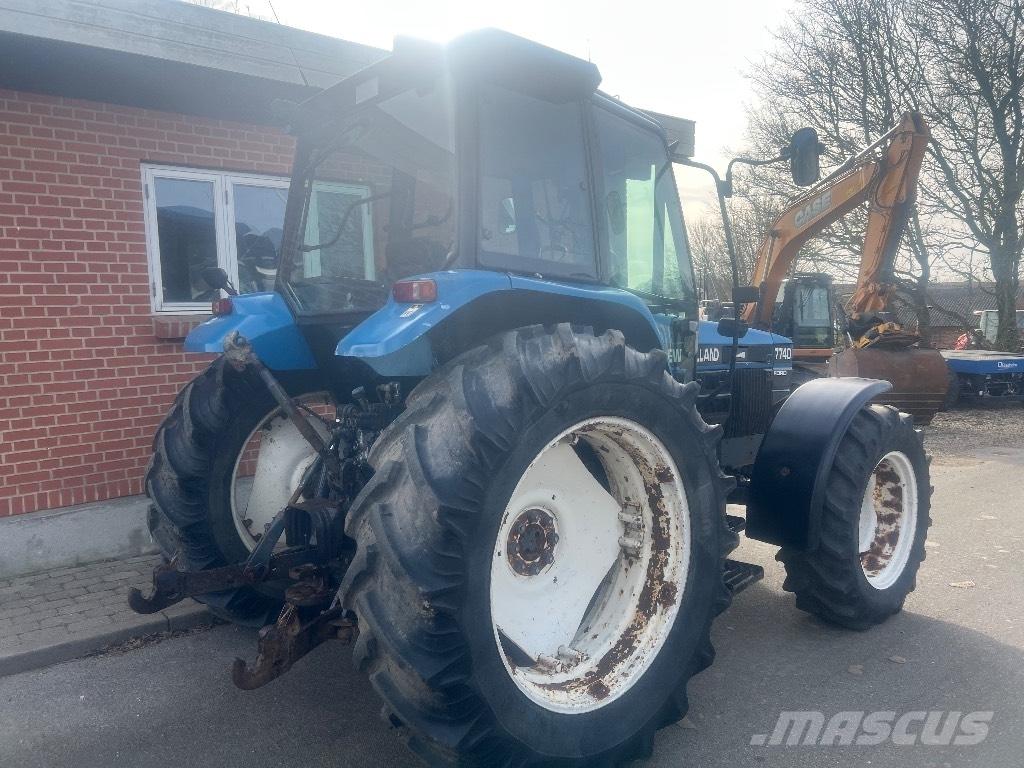 New Holland 7740 Tractores